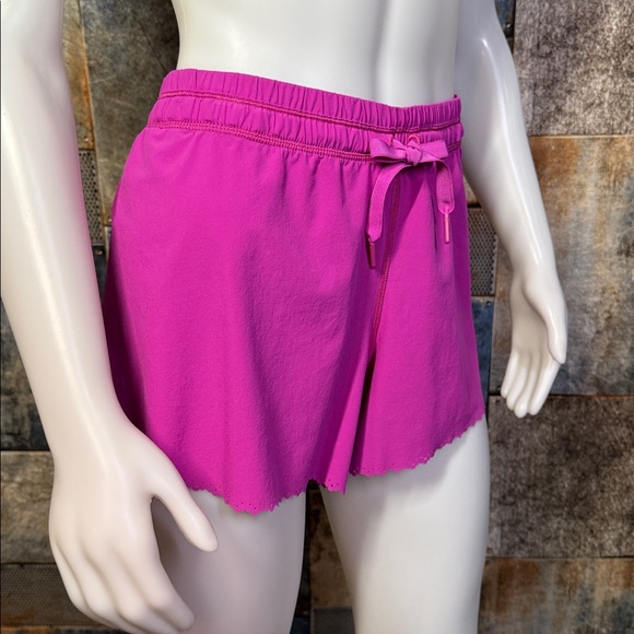 Lululemon Hit It Short (3 1/2") Size 12 - Picture 3 of 11